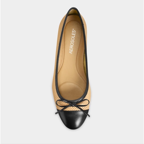 Aerosoles Perforated Leather Ballet Flats size 9.5M - Picture 3 of 15